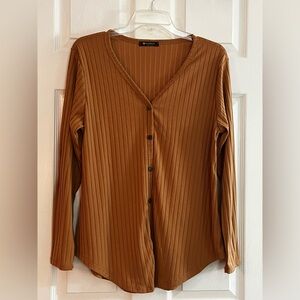 Bombom/Women’s NWOT Stylish Camel Color Button-Down Shirt size L